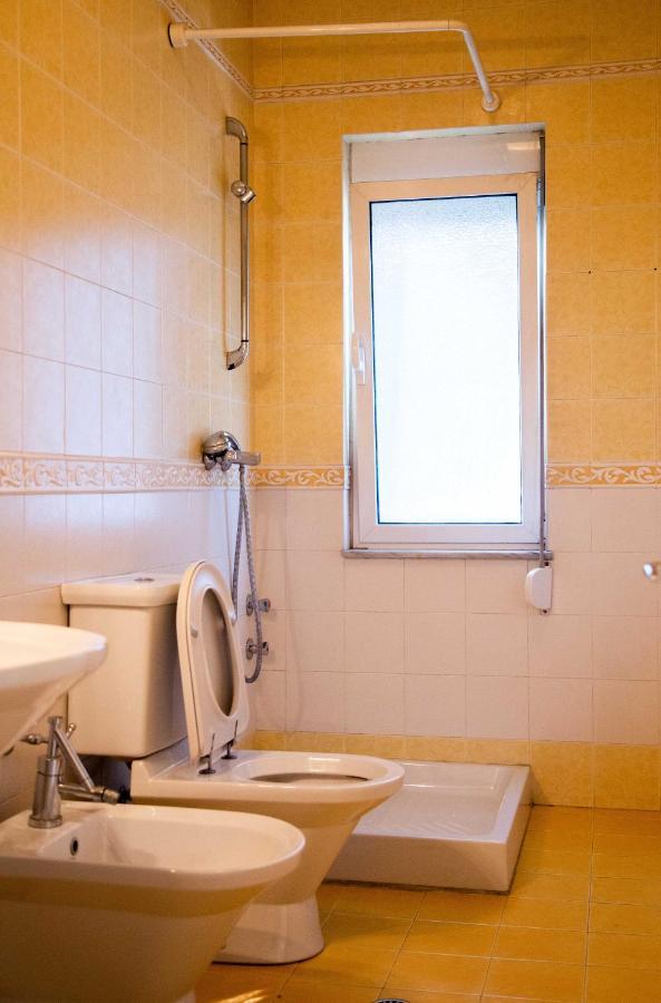 Blue Door Hostel Tirana Buitenkant foto