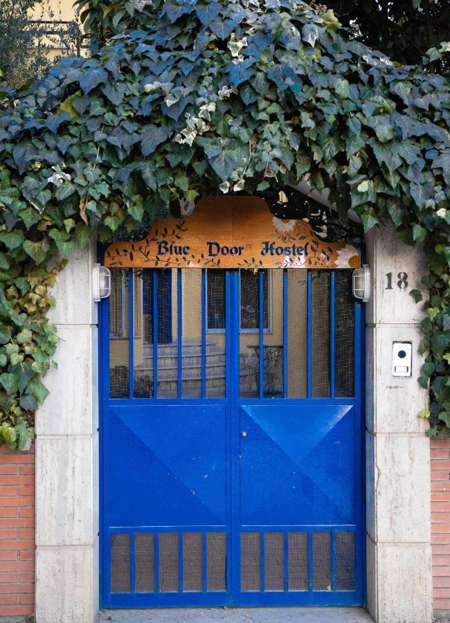 Blue Door Hostel Tirana Buitenkant foto