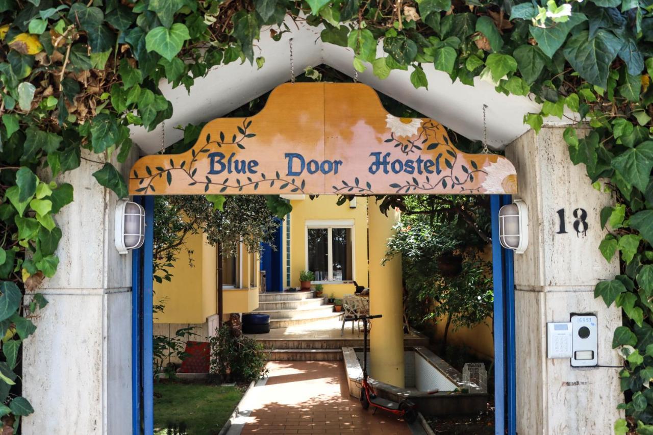 Blue Door Hostel Tirana Buitenkant foto