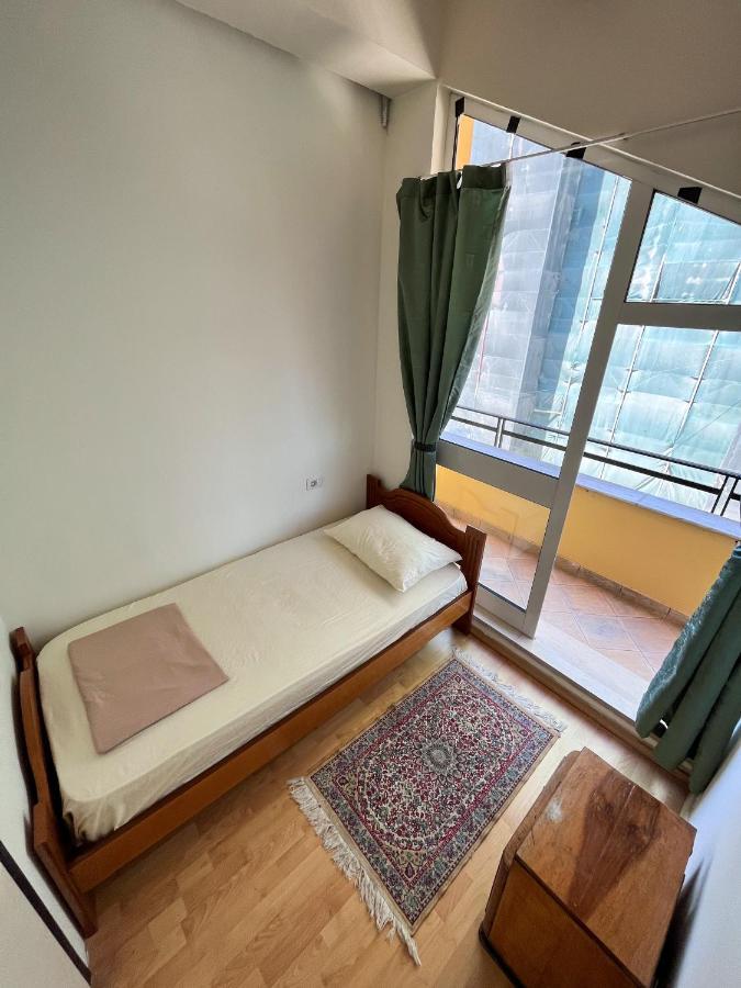 Blue Door Hostel Tirana Buitenkant foto