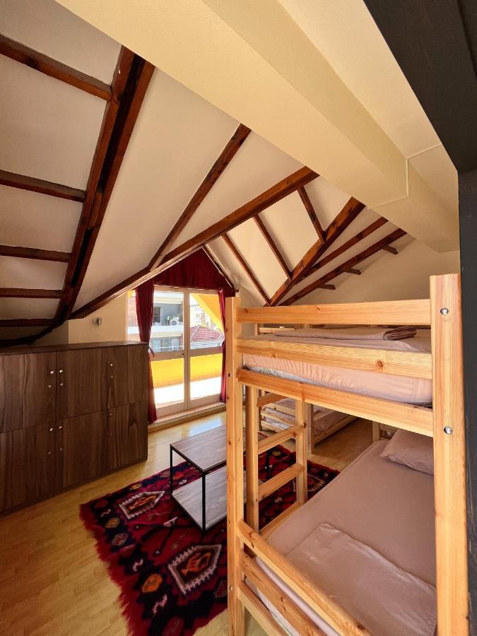 Blue Door Hostel Tirana Buitenkant foto