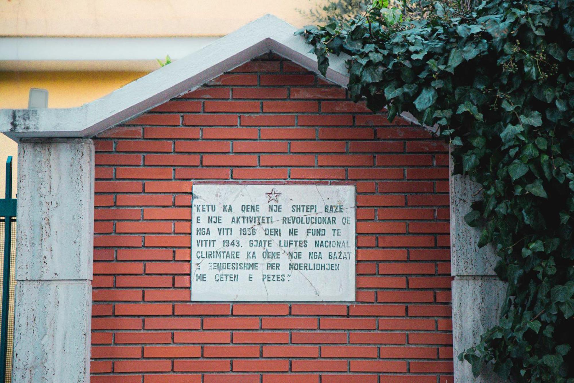 Blue Door Hostel Tirana Buitenkant foto