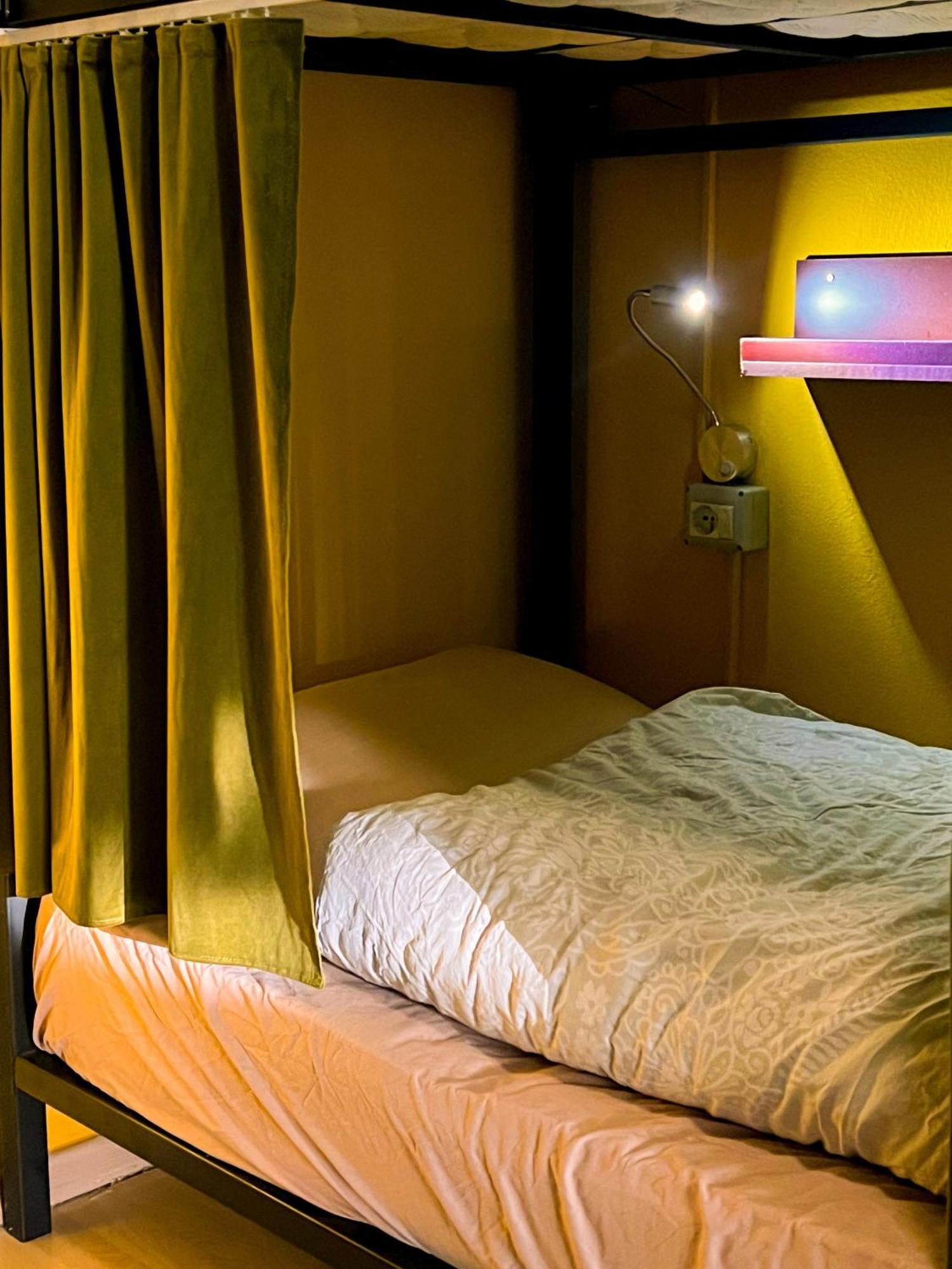 Blue Door Hostel Tirana Buitenkant foto