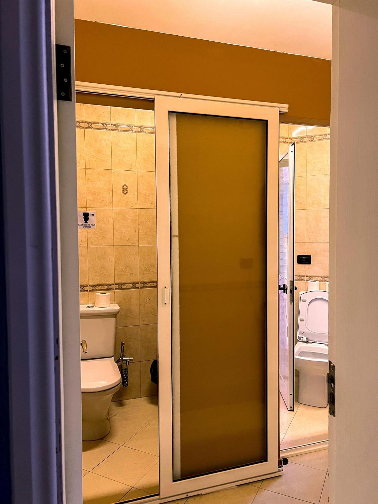 Blue Door Hostel Tirana Buitenkant foto
