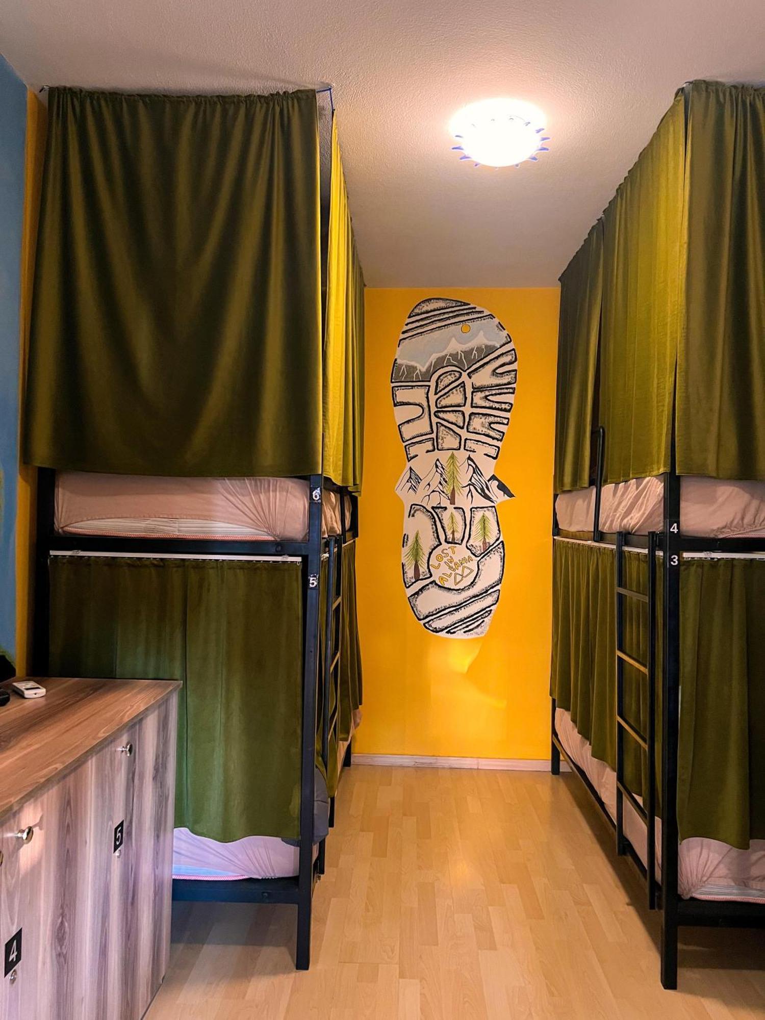 Blue Door Hostel Tirana Buitenkant foto