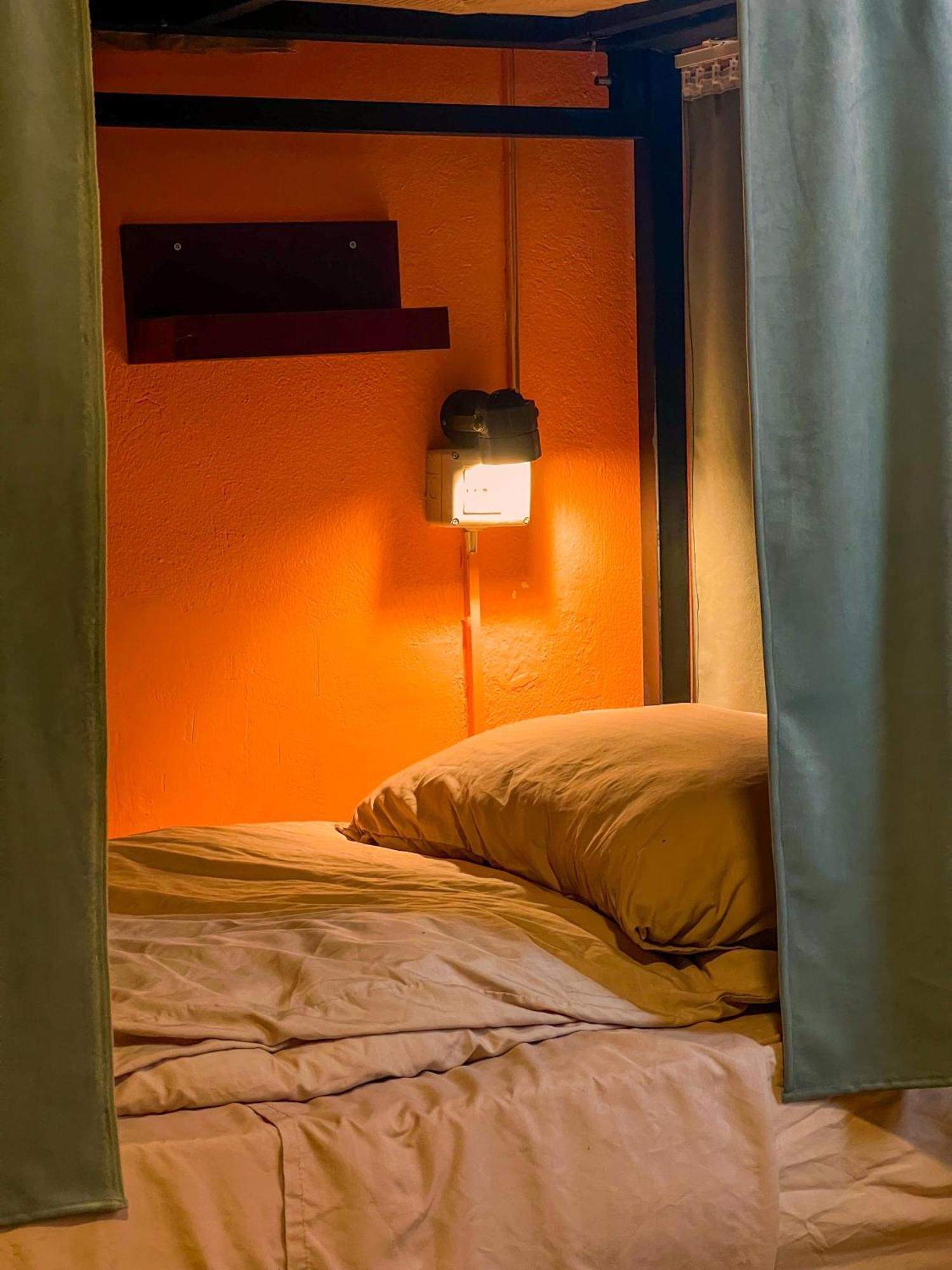 Blue Door Hostel Tirana Buitenkant foto