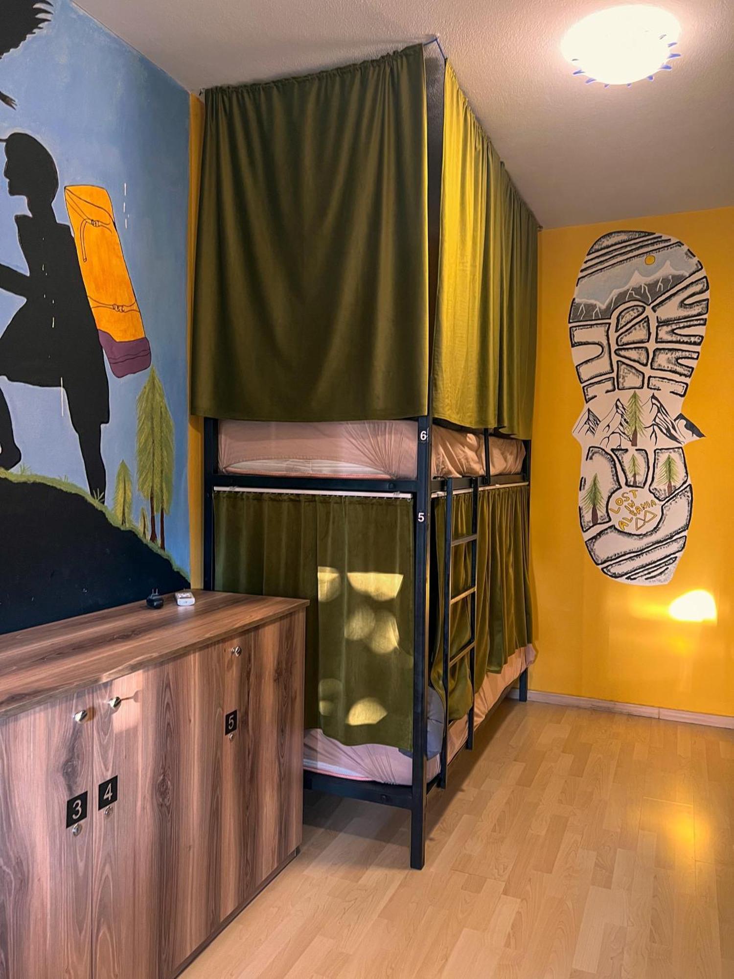 Blue Door Hostel Tirana Buitenkant foto